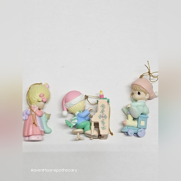 Precious Moments 1995 : Three Ornaments - Picture 1 of 5